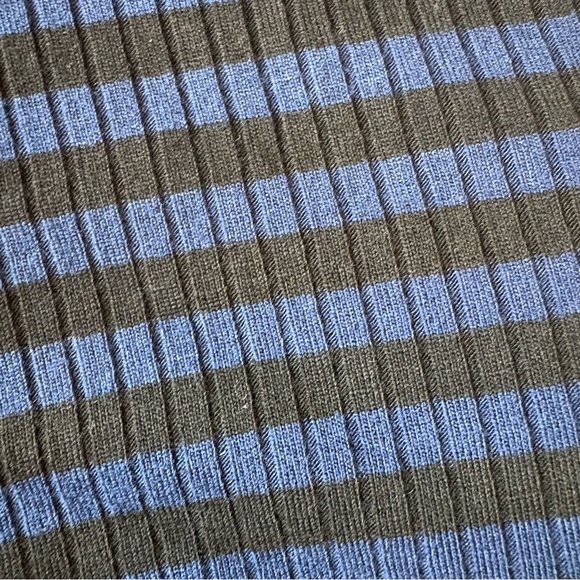 Frame Striped Ribbed Turtleneck. Size Large. - Picture 6 of 9